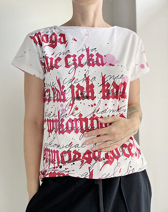 Kaligrafia czerwona fullprint Biały Oversize, ONE MUG A DAY