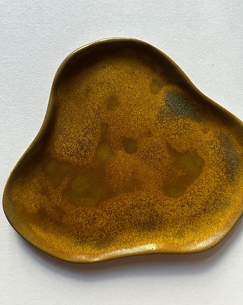 Nieregularny talerzyk z brązowym szkliwem, SOFIABLE