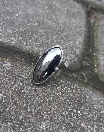 Hematyt - pierścionek regulowany, po drugiej stronie lustra