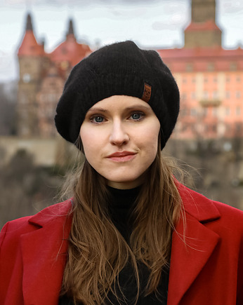 Czarna lekka czapka  z alpaki poszerzana Parisian, Holy Alpaca Knit