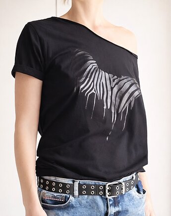 Czarna zebra na czarnej koszulce Oversize, ONE MUG A DAY