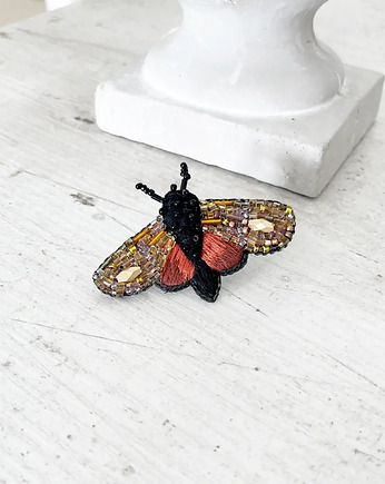 Broszka ĆMA 19 ręcznie haftowana przypinka owady motyle, HAART