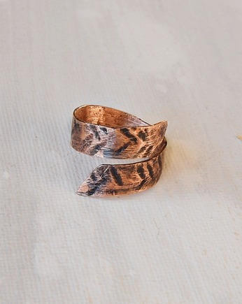 Pierścionek z kutej, oksydowanej miedzi /46/ biżuteria miedziana rękodzieło, Galeriai