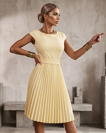 311-21 LILA Klasyczna plisowana sukienka z krótkim rękawkiem - żółta, NUMOCO