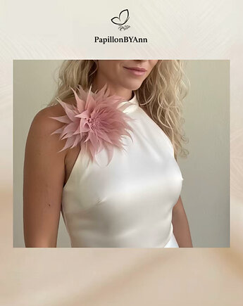 Broszka z piór pudrowy róż, PapillonBYAnn
