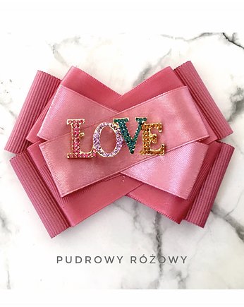 Brosza  Pink z napisem LOVE, Pudrowy Różowy