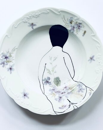 Pływaczka z tatuażem, arent plates