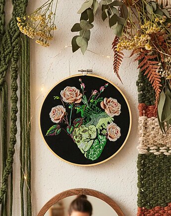 Rozkwit serca, haft w tamborku 20 cm, Plasun
