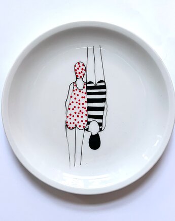 Przyjaciółki na plaży, arent plates