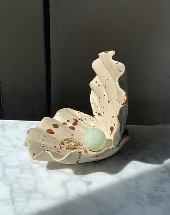 Ceramiczna Podstawka na Biżuterię Muszla Skarbiec Freckled Brown, Maison Fragile