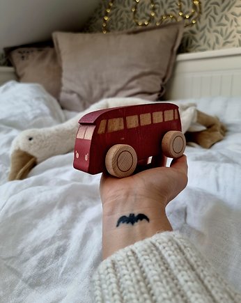 Autko Bus  czerwony + personalizacja, OSOBY - Prezent dla dwulatka