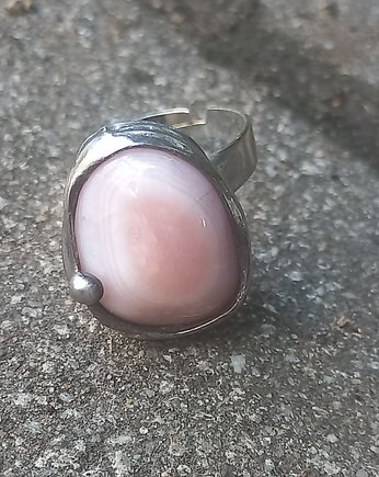 Róż włóż - pierścionek regulowany, po drugiej stronie lustra