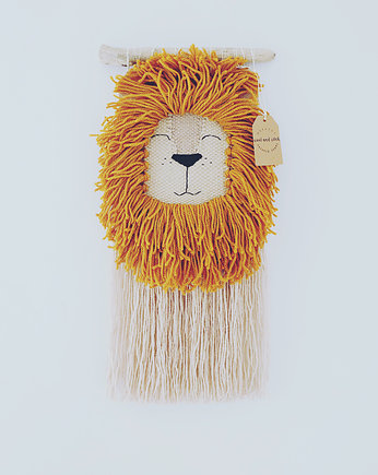 Makatka  Makrama Lew, wool and stick