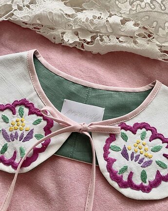 Kołnierzyk Kwietosława, Prześwity