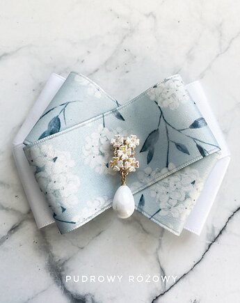 Brosza z delikatną ozdobą z kwiatkami i z perłą, Pudrowy Różowy