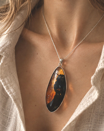 Wisior z unikatowym, naturalnym bursztynem, oprawionym w srebro 925, Amber Charm