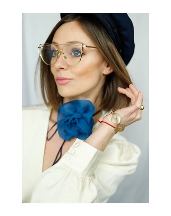 Niebieski choker z jedwabiu, Celina Parysów
