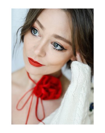 Czerwony   choker z jedwabiu, Celina Parysów