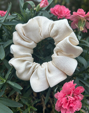 Jedwabna gumka scrunchie z upcyclingu, Lush from trash