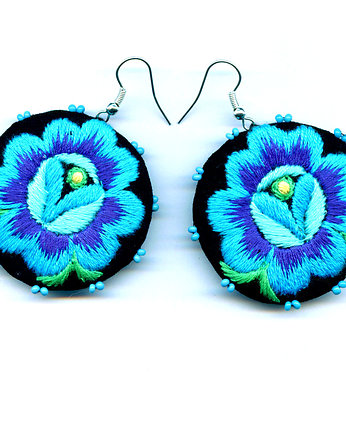 Hand-Embroidered Floral Earrings, na ludowo