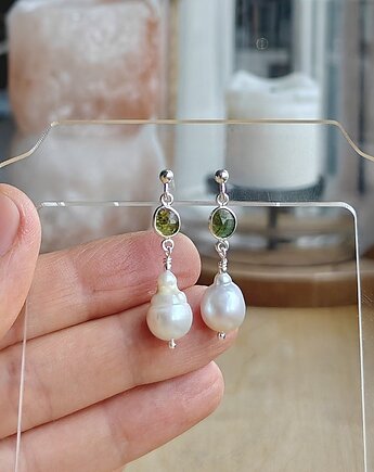 Srebrne kolczyki z perłą i zielonym turmalinem, Studio Gazela