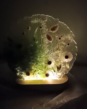 Lampka z naturalnymi kwiatami - zielona, Majuto Resin Art