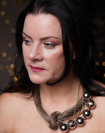 Naszyjnik lniany ze srebrnymi kulami, cynamonn