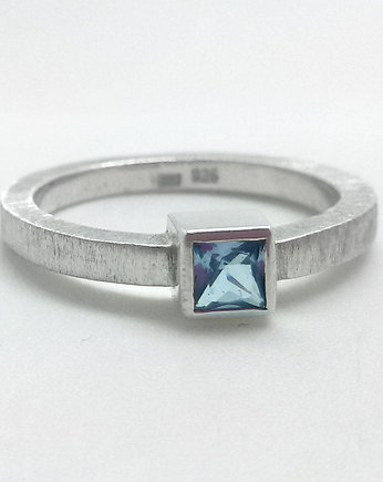 Srebrny pierścionek z kwadratowym topazem, Wierzbanowska