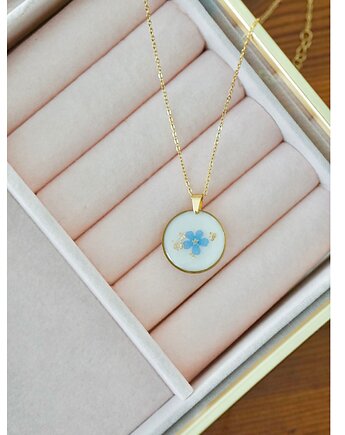 Naszyjnik z niezapominajką na białym tle, ANKO rekodzielo