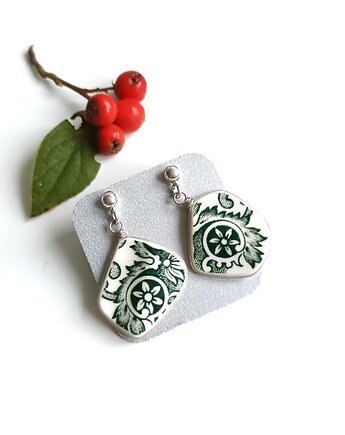 Kolczyki ceramiczne w zielone kwiaty, biżuteria z talerzy