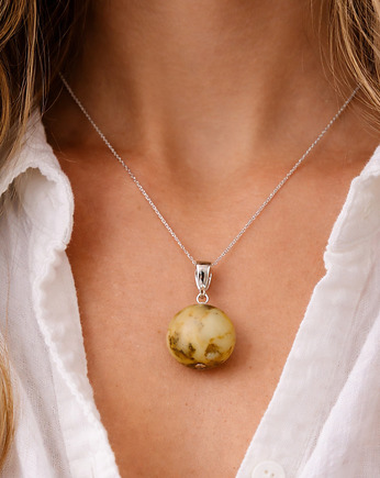 Naszyjnik z bursztynu bałtyckiego biała kula bursztynowa - matowy bursztyn, Amber Charm