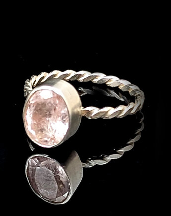 Pierścionek subtelna elegancja morganitu, Pracownia Neores