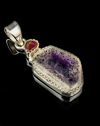 Niezwykły auralit z turmalinem, Pracownia Neores