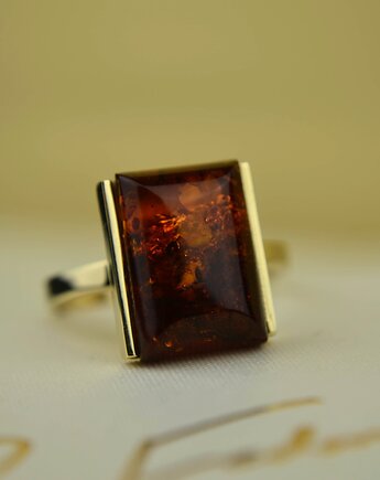 Złoty pierścionek z koniakowym bursztynem pr. 585