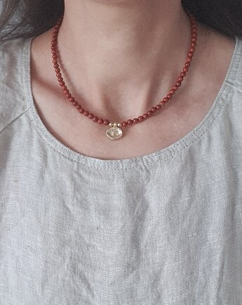 Naszyjnik ZEN jaspis czerwony, zawieszka mosiądz, modesign