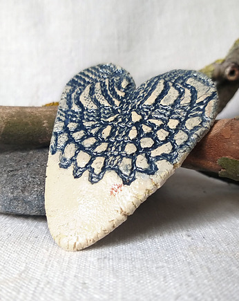 Rustykalne ceramiczne serce z koronką - magnes, Bea Fine Arts