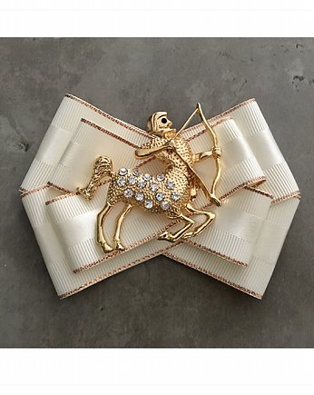 Brosza  ze znakiem ZODIAKU  Strzelec  2023 NEW, Pudrowy Różowy