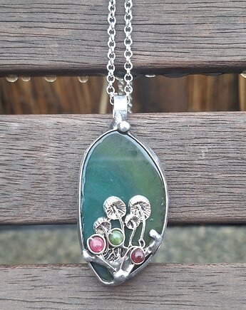 Grzybki - wisiorek, po drugiej stronie lustra