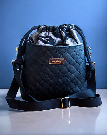 Czarna pikowana listonoszka z kominem z ekoskóry, raspberi