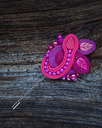 Różowa broszka sutasz, Mró Soutache