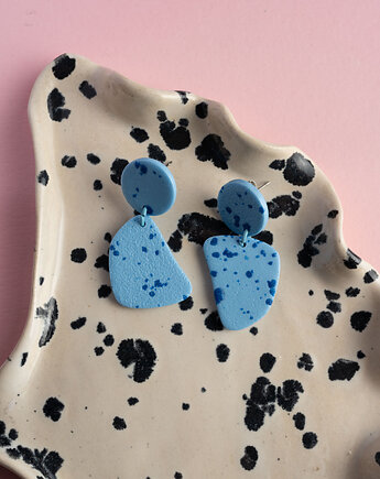 Asymetryczne sztyfty w abstrakcyjny wzorek, Dwie Gliny