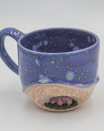 Kubek z grzybami, błotko. pracownia ceramiki