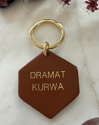 Brelok skórzany "Dramat kurwa", Boski Bajzel