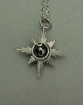 Mały wisiorek róża wiatrów hematyt wire wrapping, Agata Rozanska