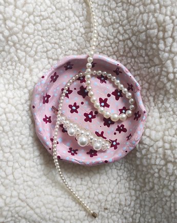 Wiśniowa polana - talerzyk na biżuterię w kwiatuszki, Trans Formacja