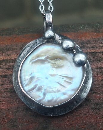 Perła po prostu - wisiorek, po drugiej stronie lustra