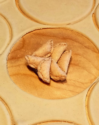 Broszka typu porcja pierogów z filcu, Ciasto z filcu