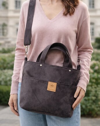 Mała zamszowa torebka z kieszeniami Czekoladowa, sabi tatka