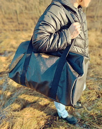 Czarna torba podróżna z tłoczonej ekoskóry, raspberi