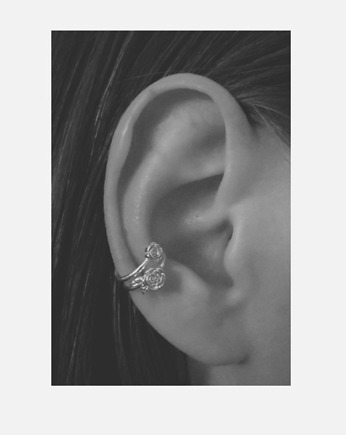 Nausznica róża kolczyk